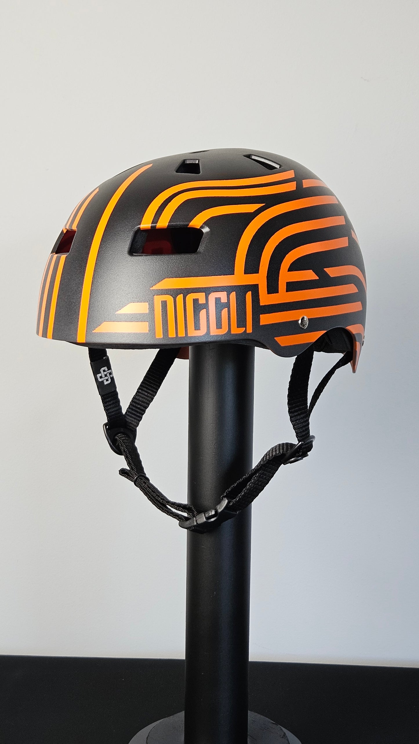 CAPACETE PRETO LINHAS LARANJA PRO ESPECIAL FOSCO TEXTURIZADO